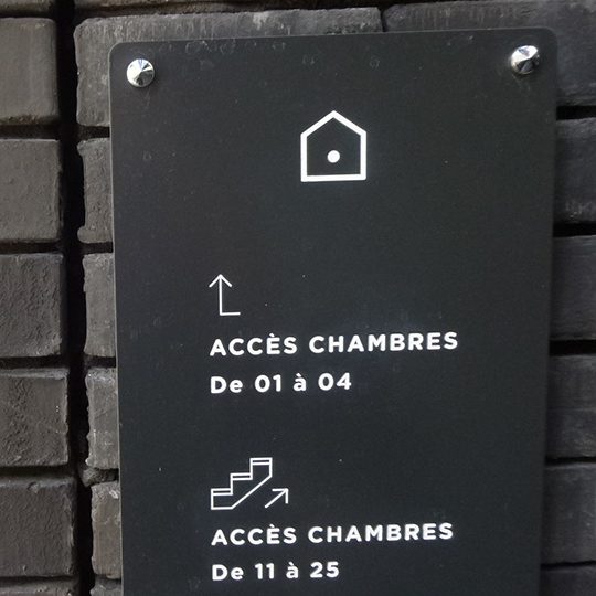 Panneau personnalisé accès escalier